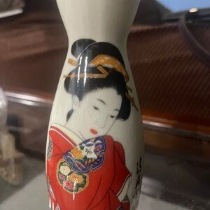 Elegant Japanese sake Geisha Vase with Red Kimono